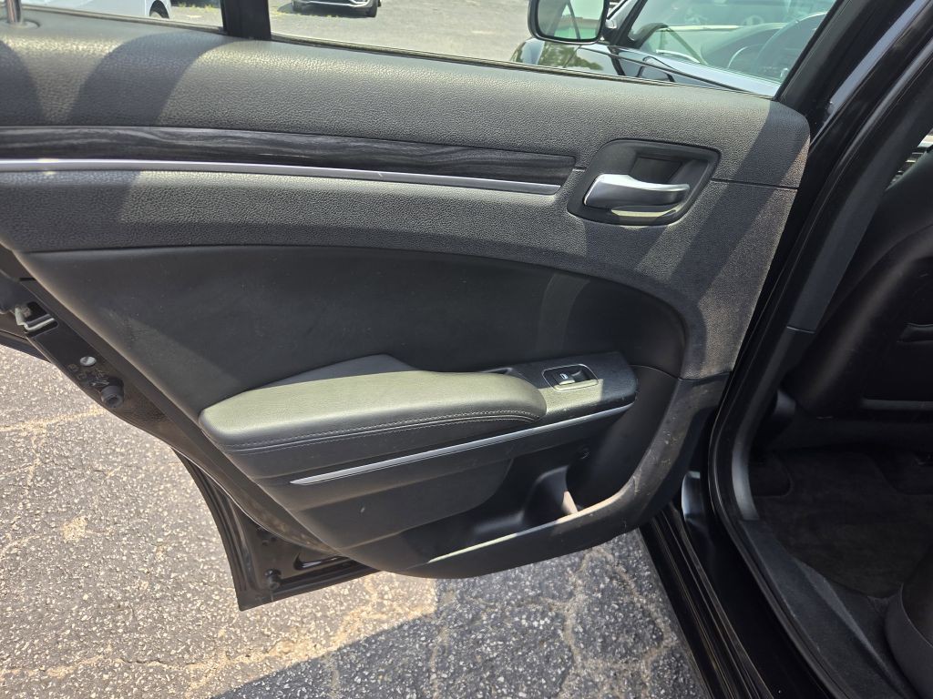 2019 Chrysler 300 Image 42