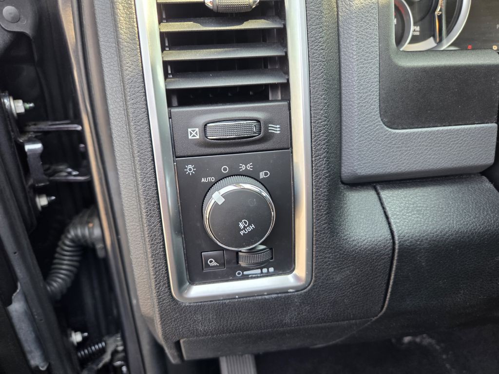 2014 RAM 1500 Image 25