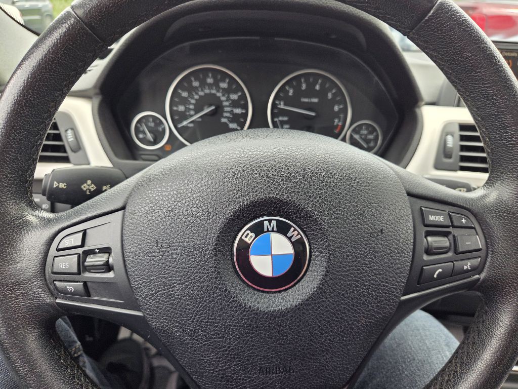 2014 BMW 3 Series Image 23