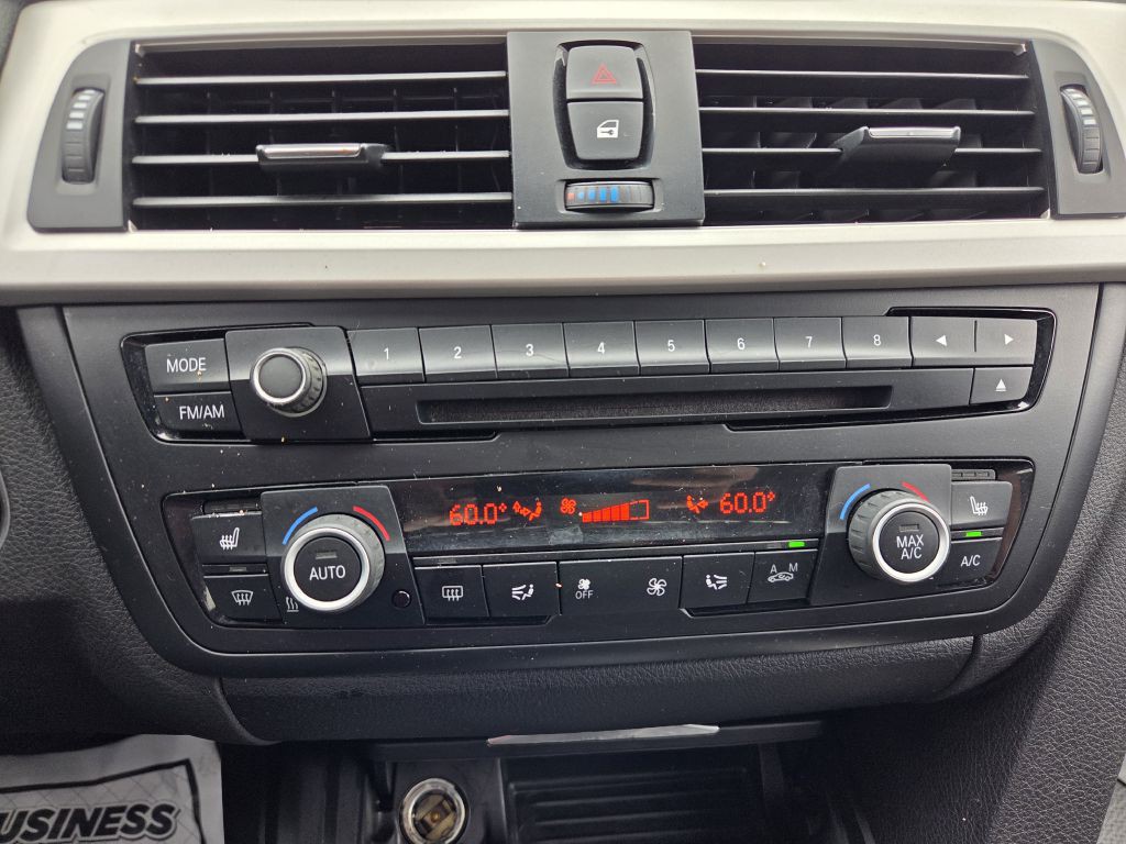 2014 BMW 3 Series Image 25