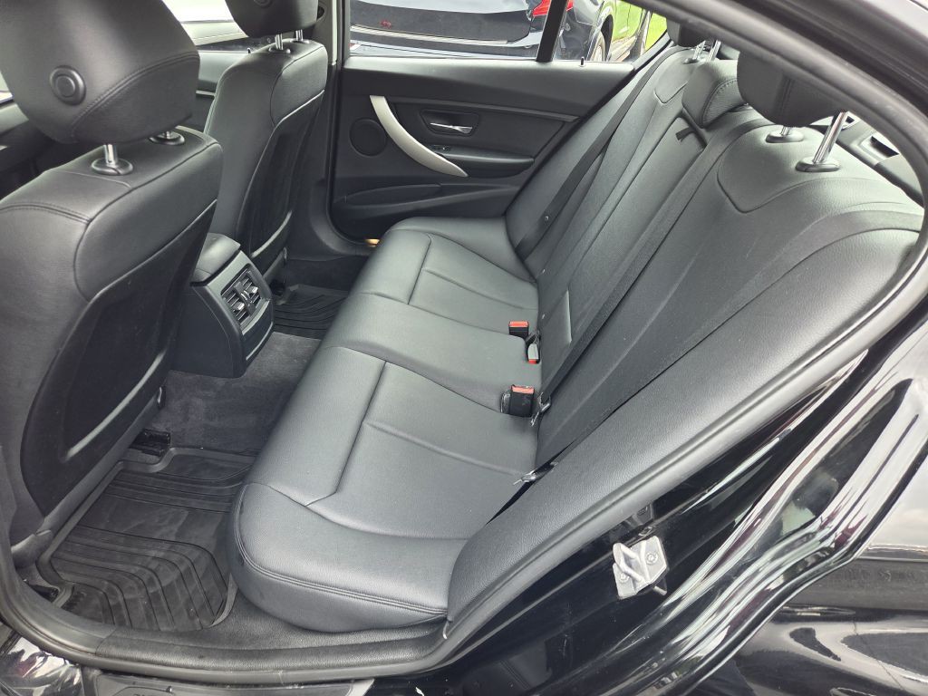 2014 BMW 3 Series Image 30