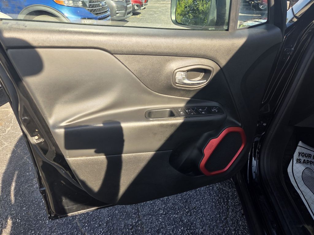 2016 Jeep Renegade Image 18