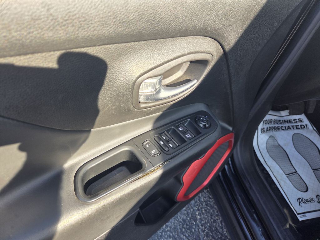 2016 Jeep Renegade Image 19
