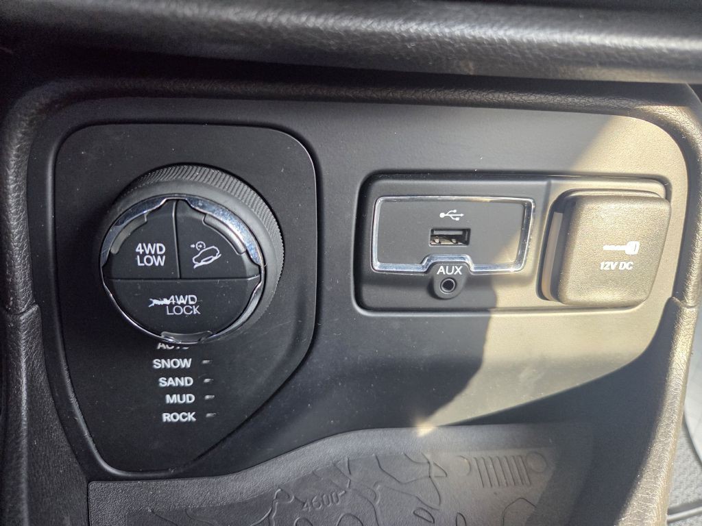 2016 Jeep Renegade Image 32