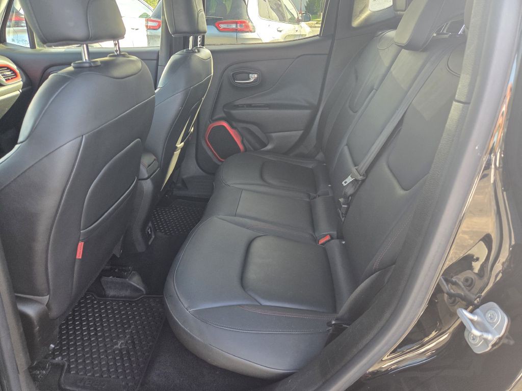 2016 Jeep Renegade Image 38