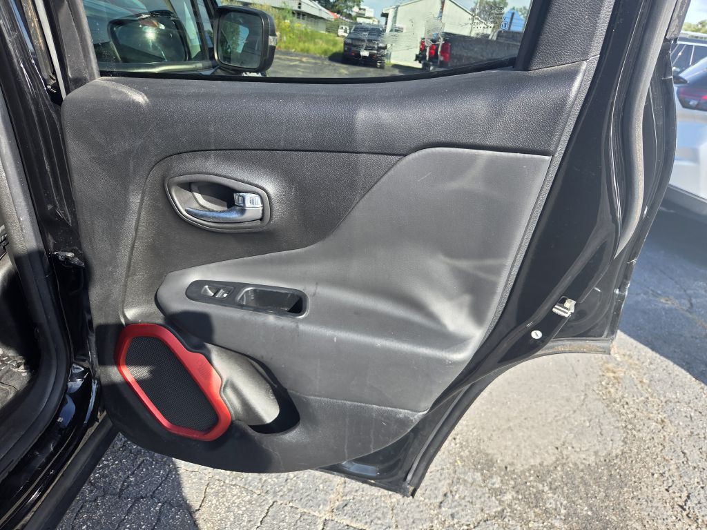 2016 Jeep Renegade Image 43