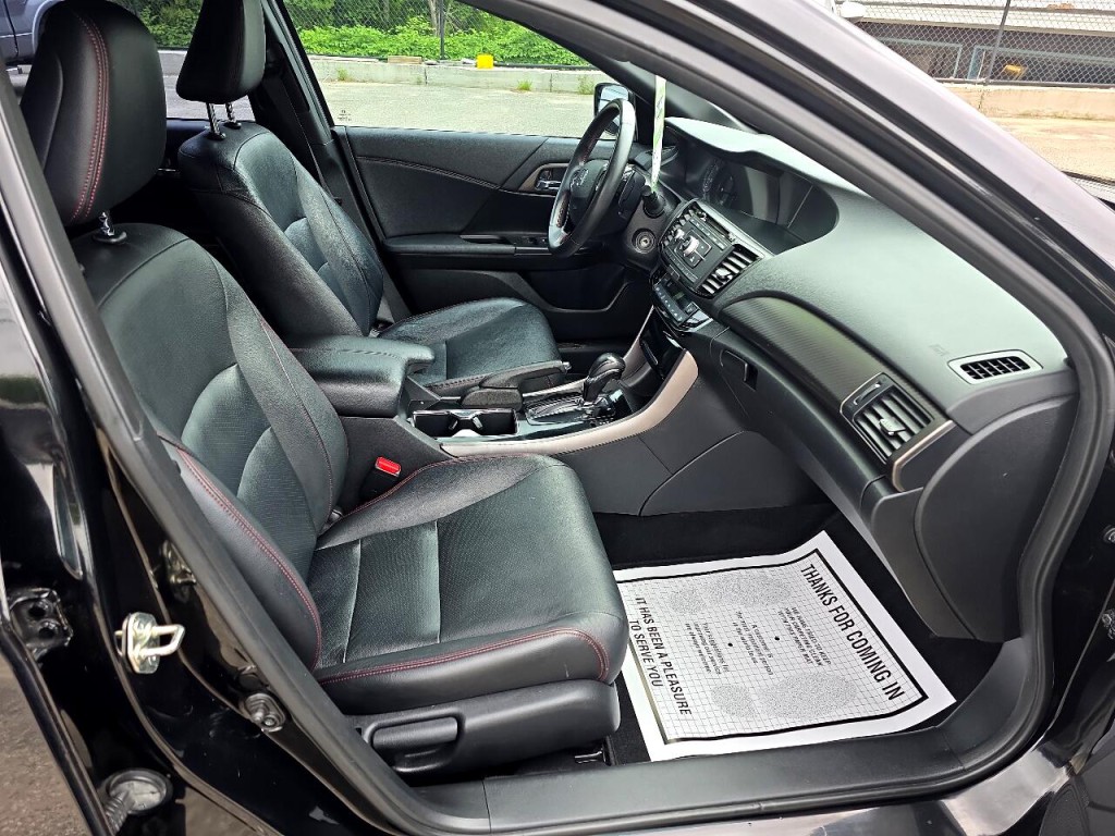2017 Honda Accord Image 8