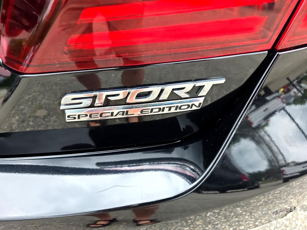 2017 Honda Accord Image 12