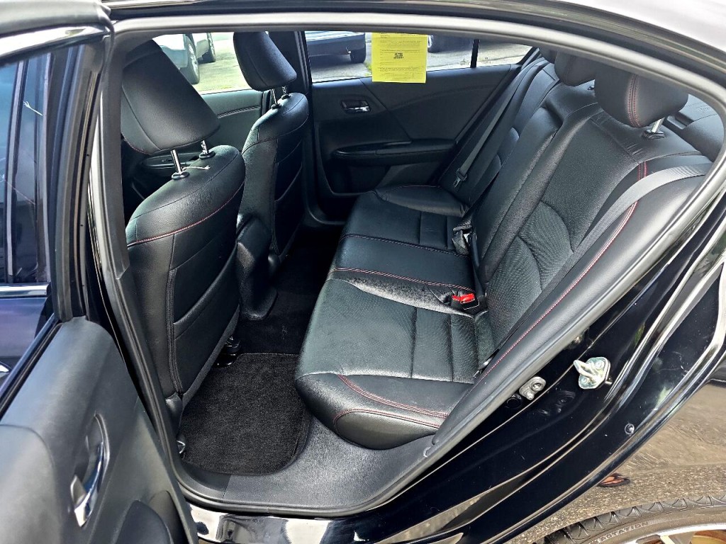 2017 Honda Accord Image 17
