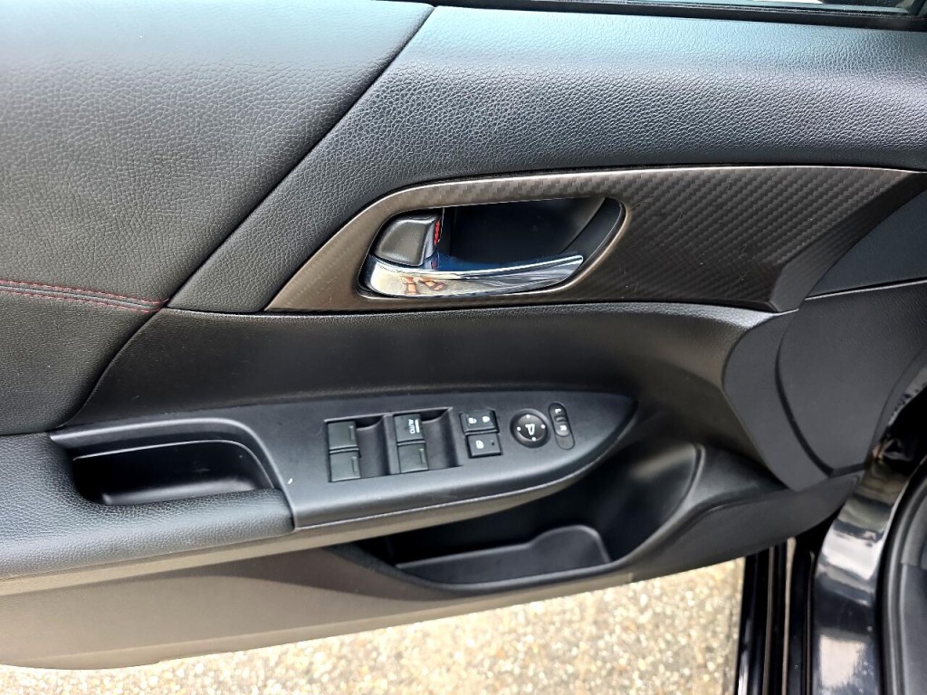 2017 Honda Accord Image 18
