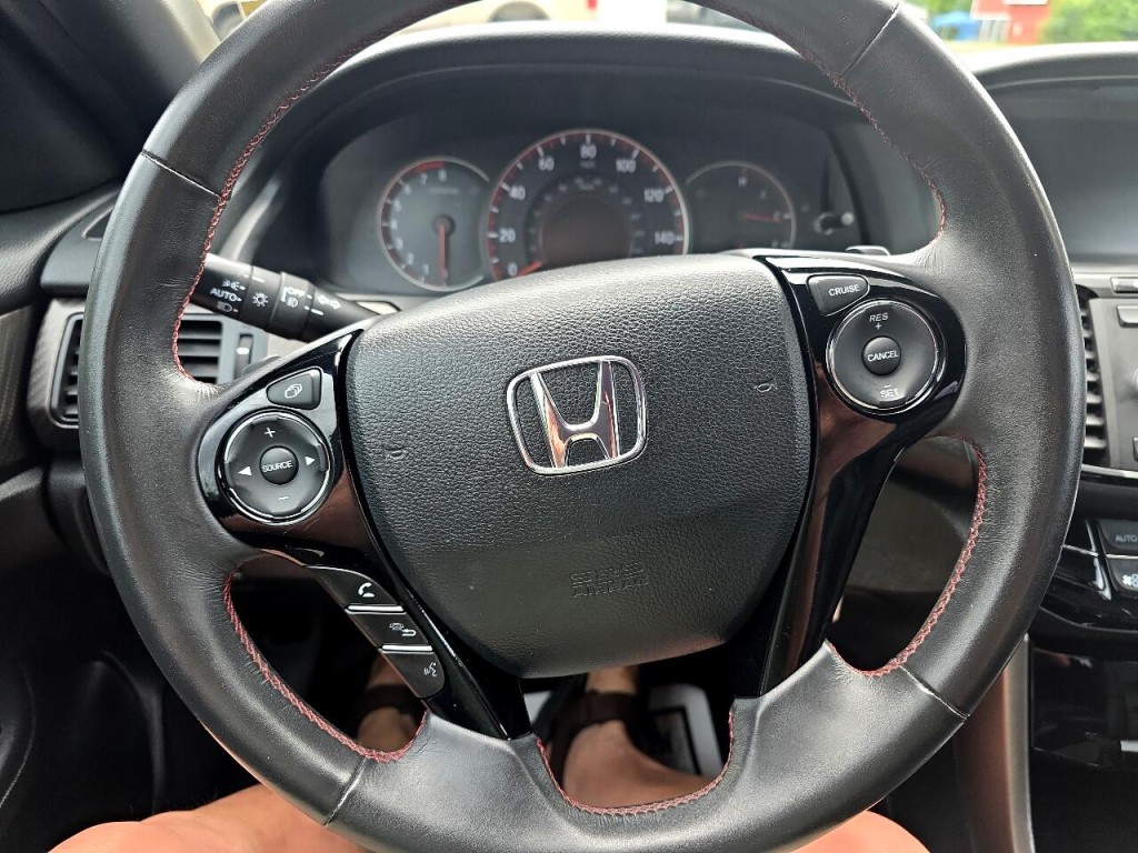 2017 Honda Accord Image 19