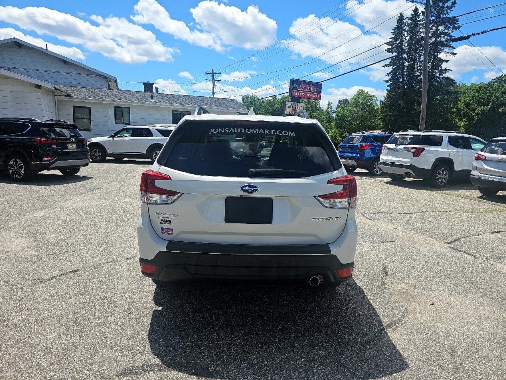 2021 Subaru Forester Image 12