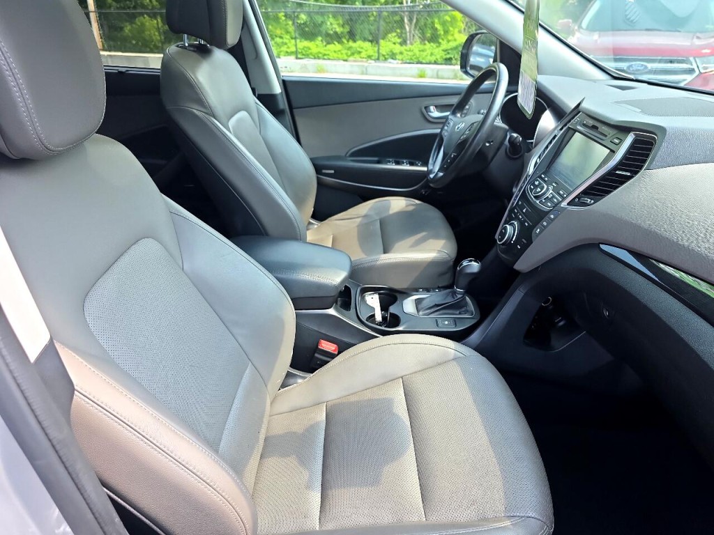 2015 Hyundai Santa Fe Image 7