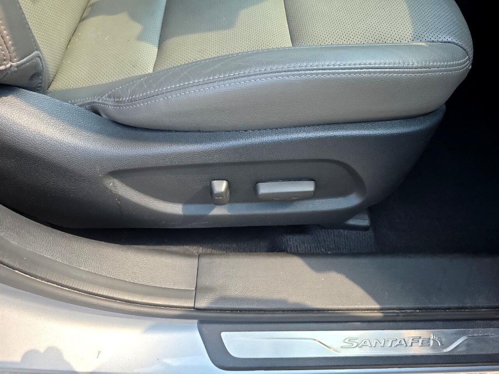 2015 Hyundai Santa Fe Image 8