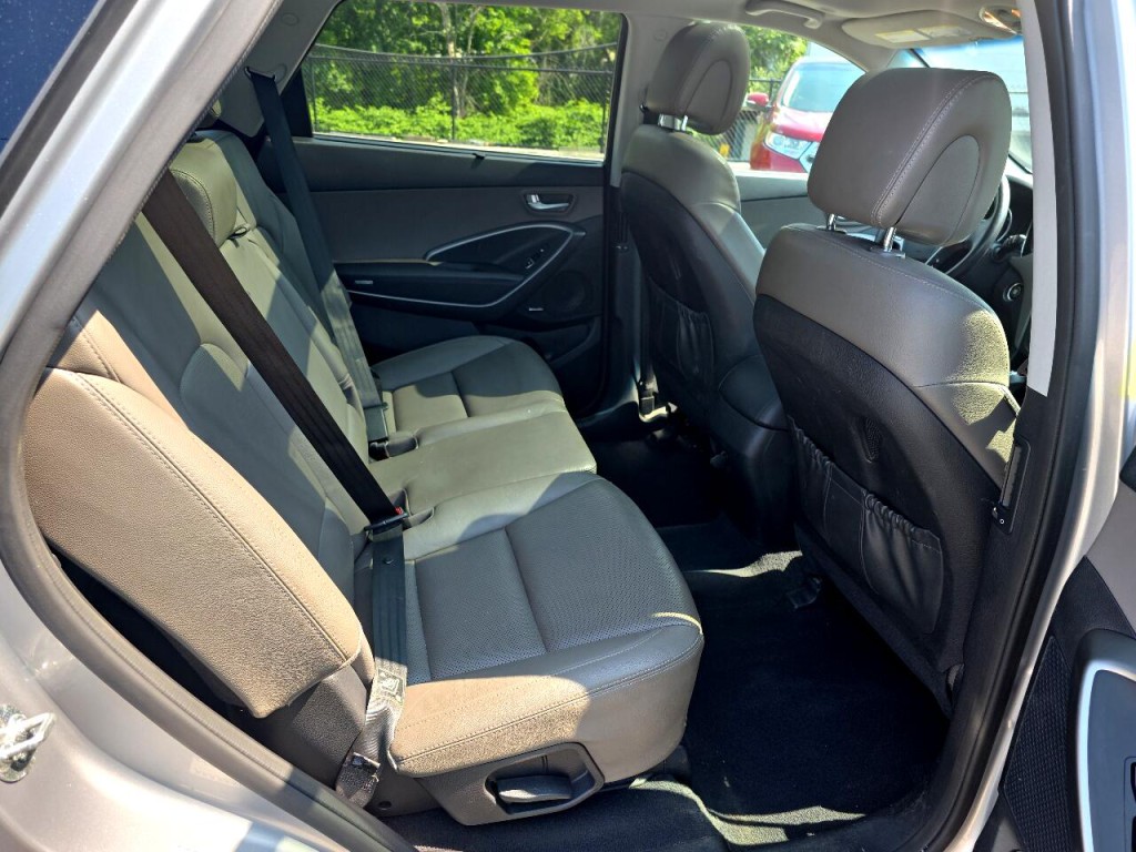 2015 Hyundai Santa Fe Image 9