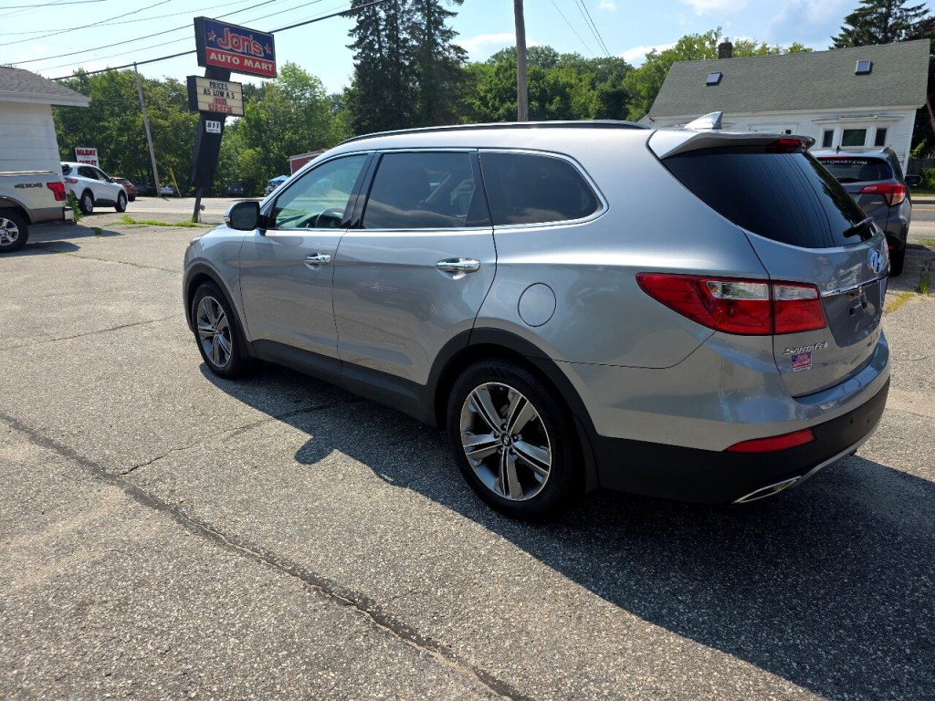 2015 Hyundai Santa Fe Image 16