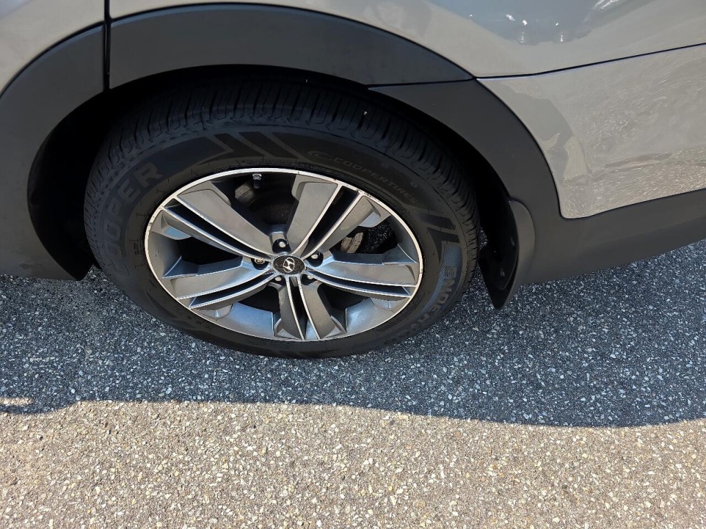 2015 Hyundai Santa Fe Image 17
