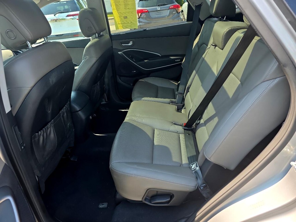 2015 Hyundai Santa Fe Image 18