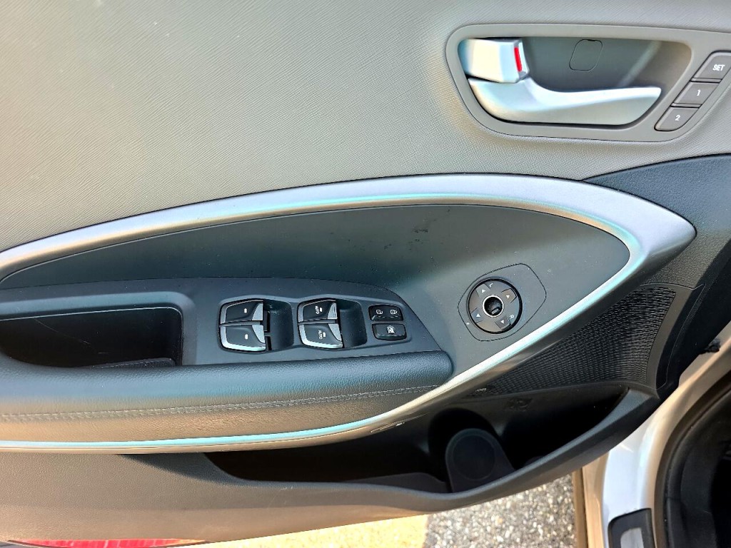 2015 Hyundai Santa Fe Image 22
