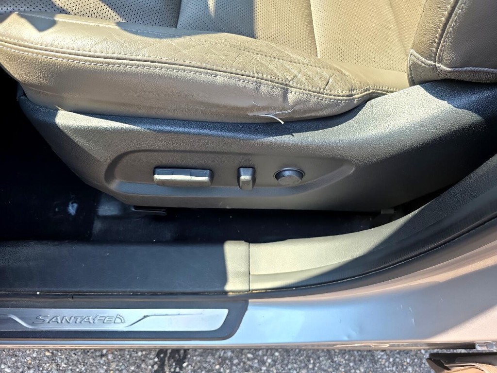 2015 Hyundai Santa Fe Image 23
