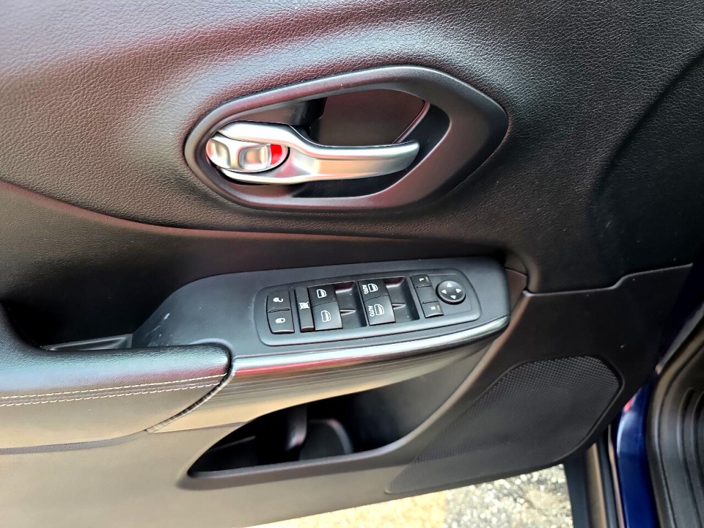 2016 Jeep Cherokee Image 19