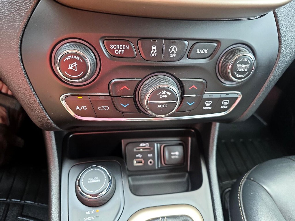 2016 Jeep Cherokee Image 25