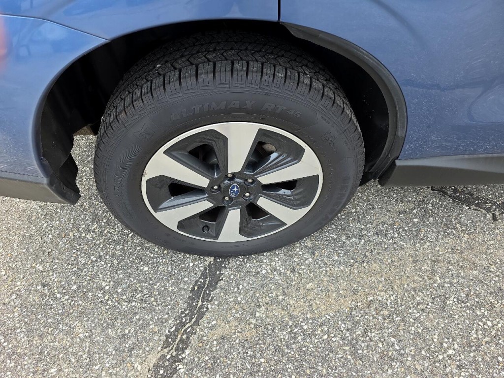 2017 Subaru Forester Image 6
