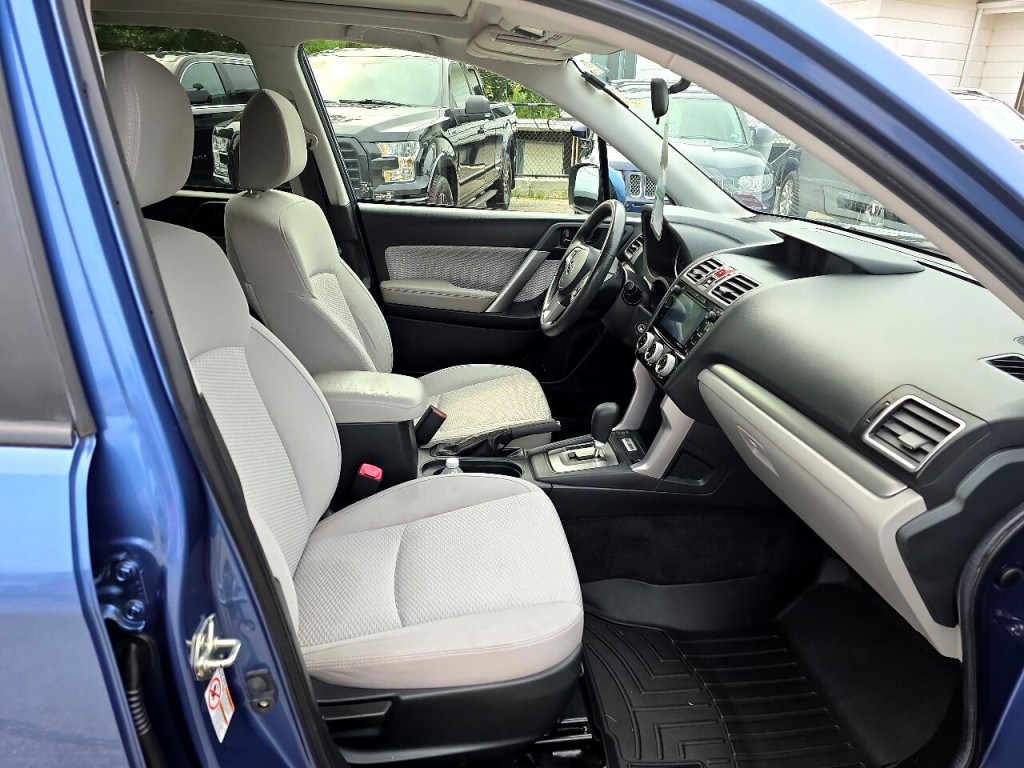 2017 Subaru Forester Image 9