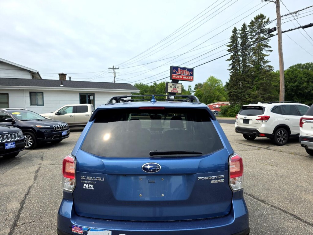 2017 Subaru Forester Image 12