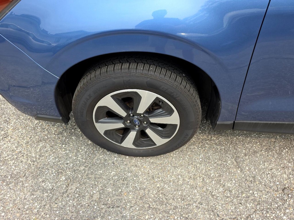 2017 Subaru Forester Image 16