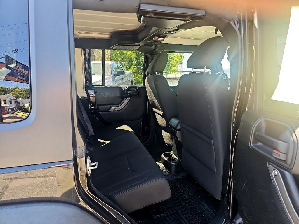 2017 Jeep Wrangler Image 8