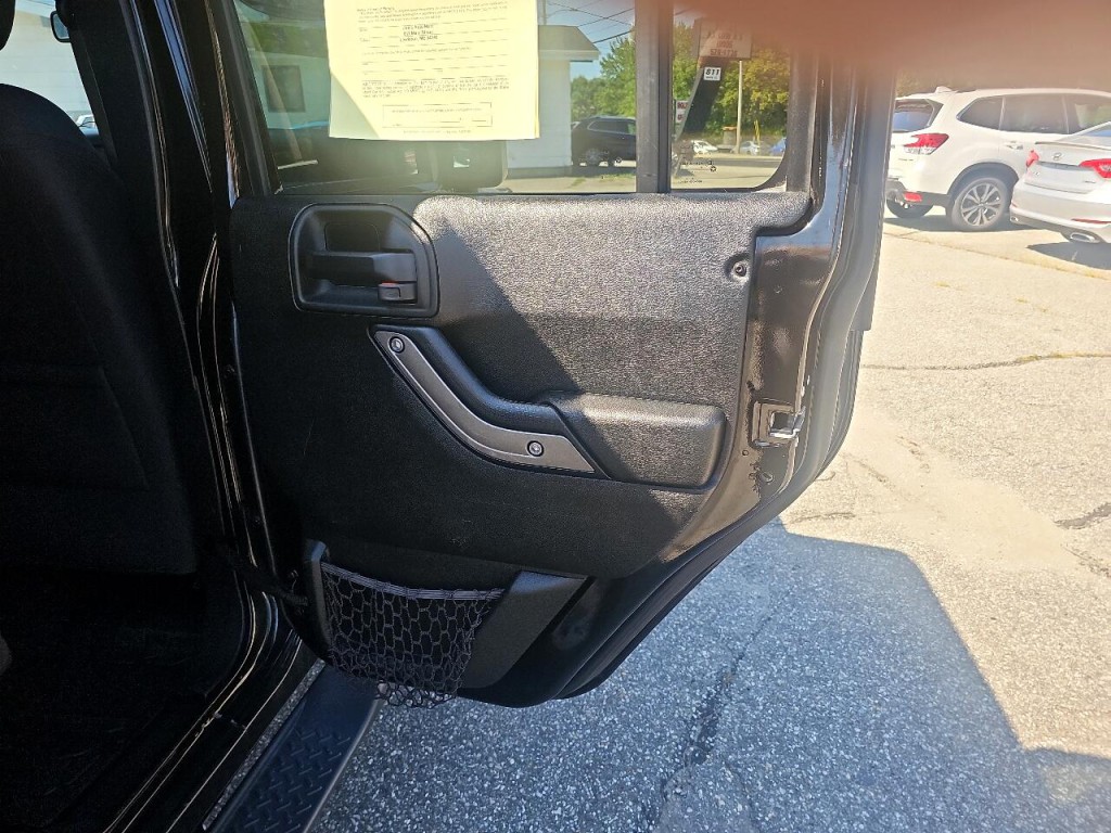 2017 Jeep Wrangler Image 9