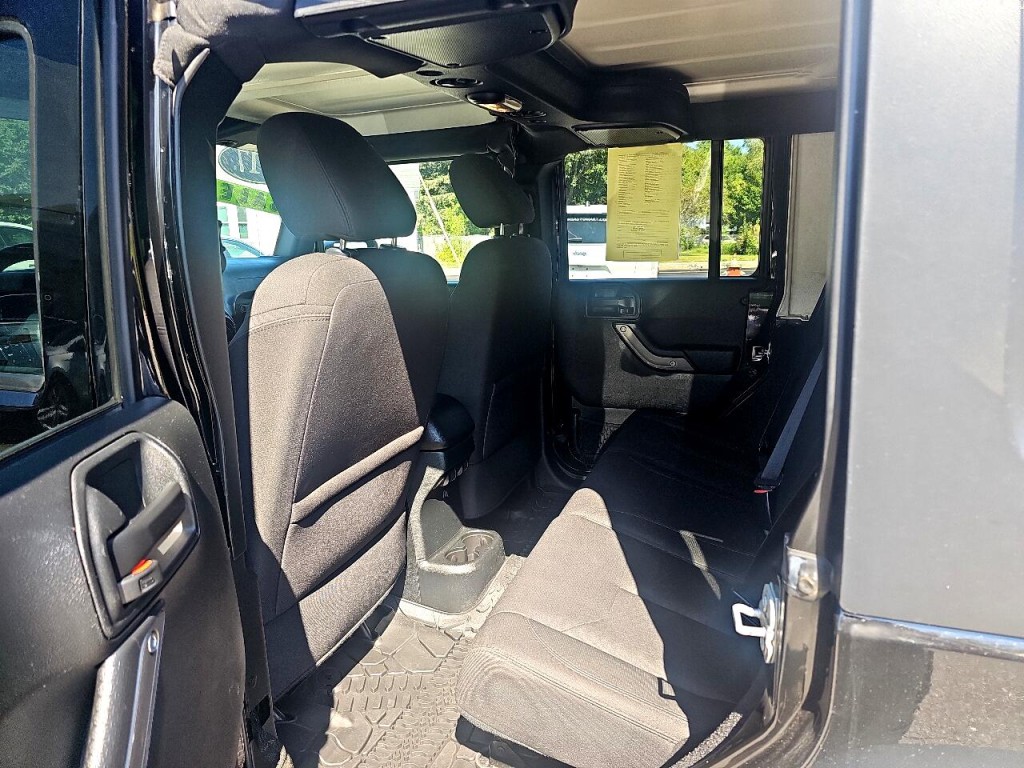 2017 Jeep Wrangler Image 17