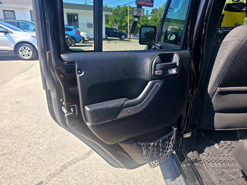 2017 Jeep Wrangler Image 18