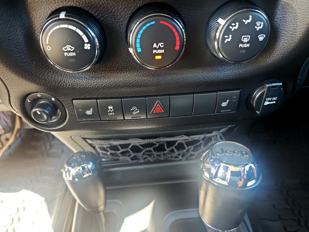 2017 Jeep Wrangler Image 23