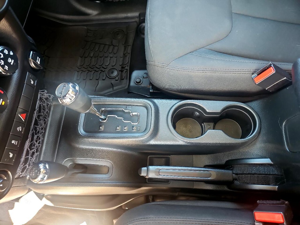 2017 Jeep Wrangler Image 25