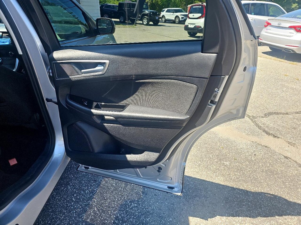 2018 Ford Edge Image 9