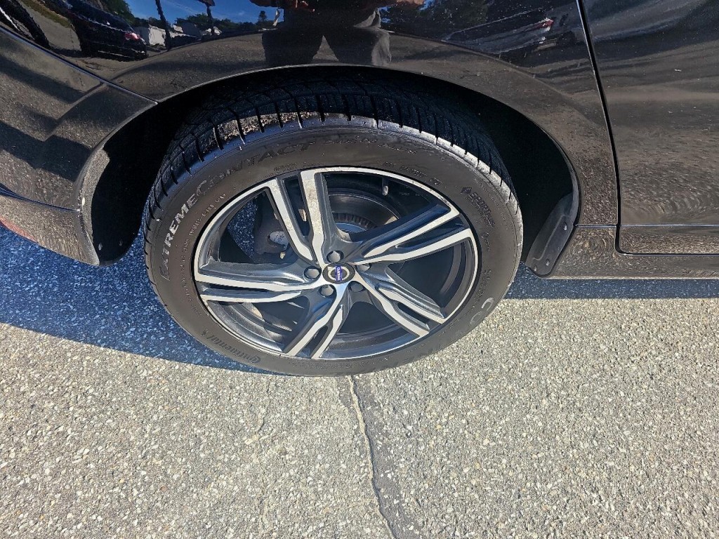 2017 Volvo XC60 Image 11