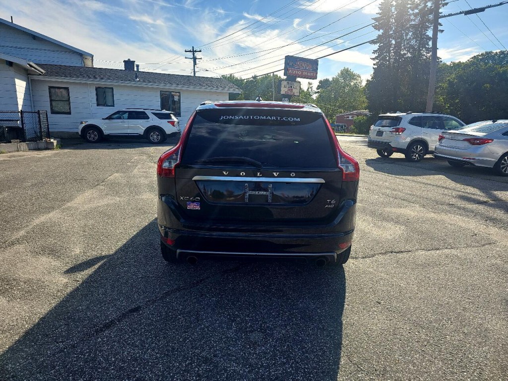 2017 Volvo XC60 Image 13