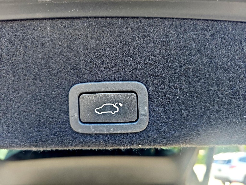 2017 Volvo XC60 Image 15