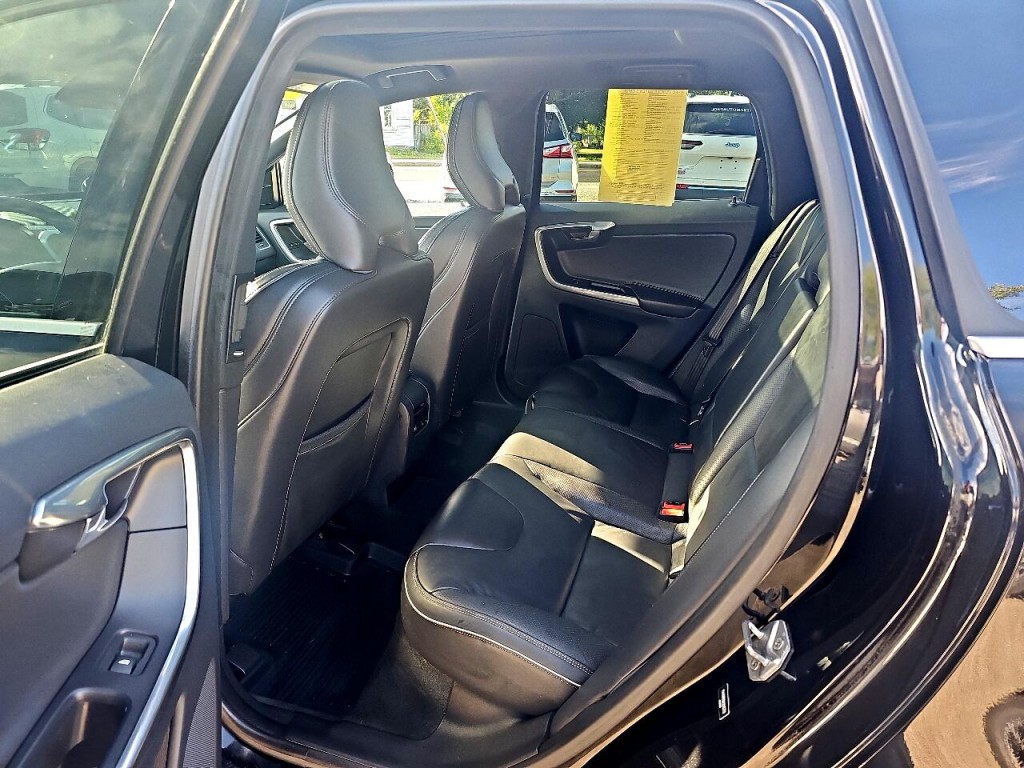 2017 Volvo XC60 Image 19