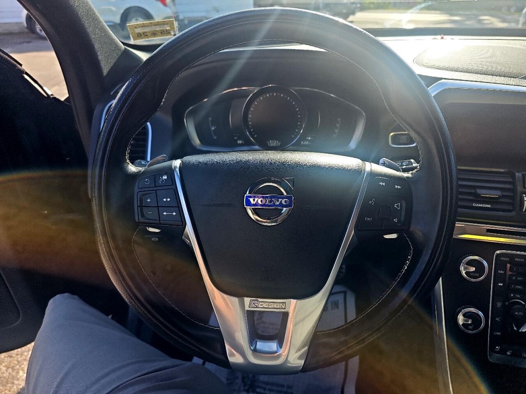 2017 Volvo XC60 Image 24