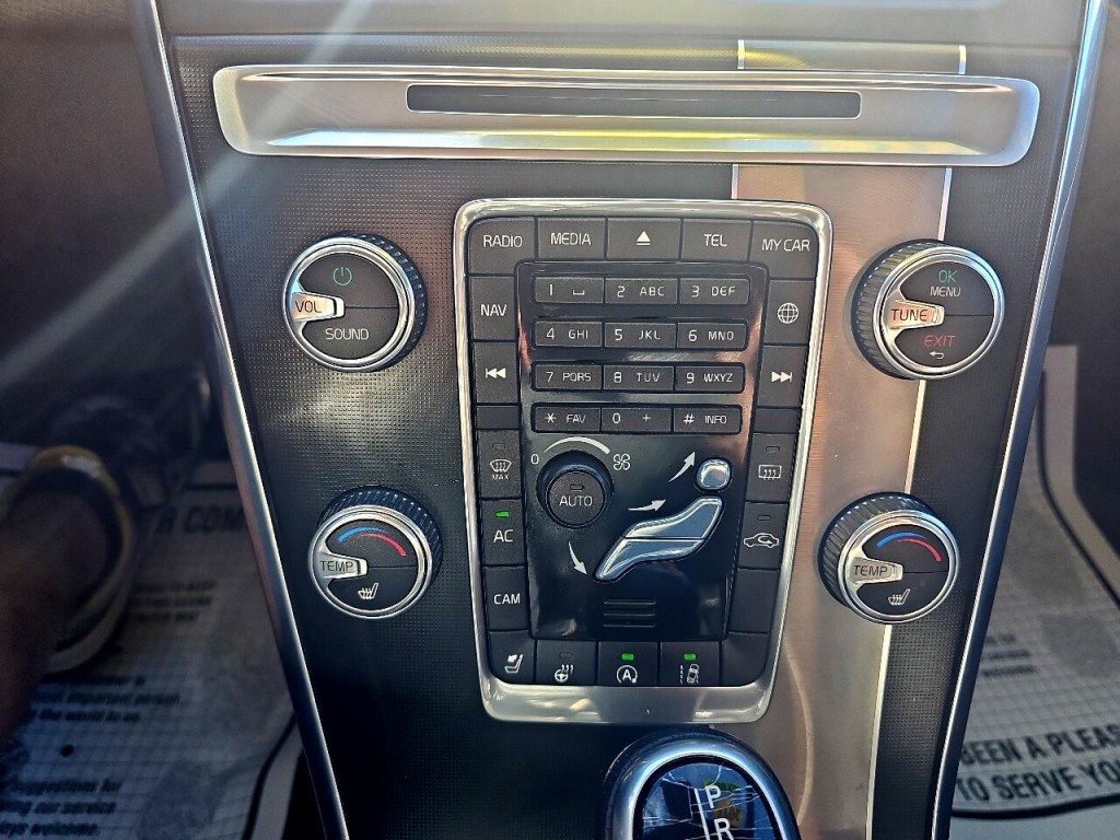 2017 Volvo XC60 Image 26