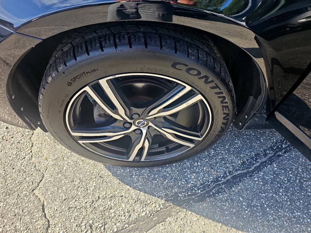 2017 Volvo XC60 Image 30