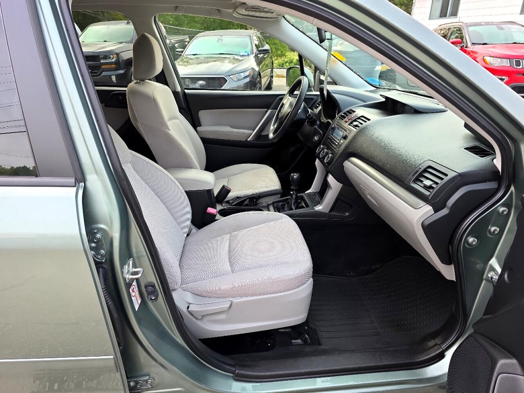 2015 Subaru Forester Image 8