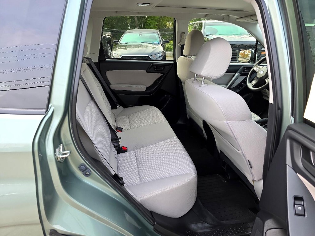 2015 Subaru Forester Image 9