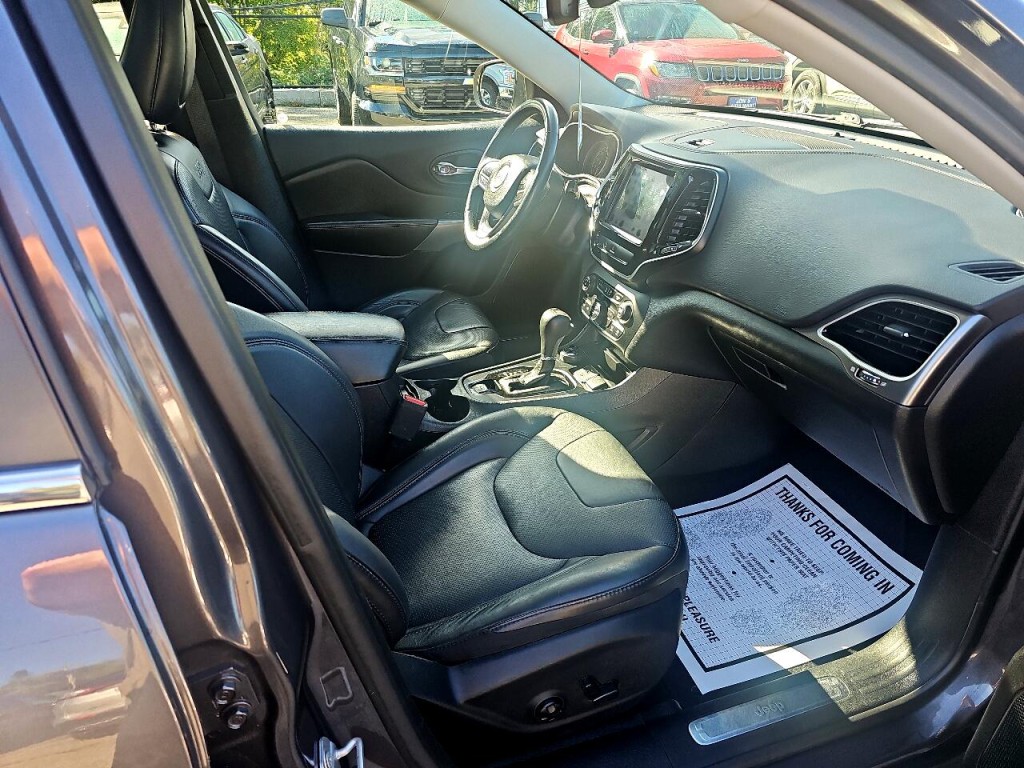 2019 Jeep Cherokee Image 6