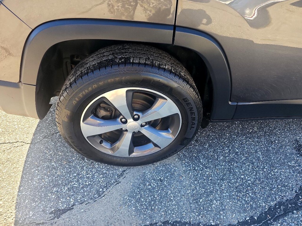 2019 Jeep Cherokee Image 10