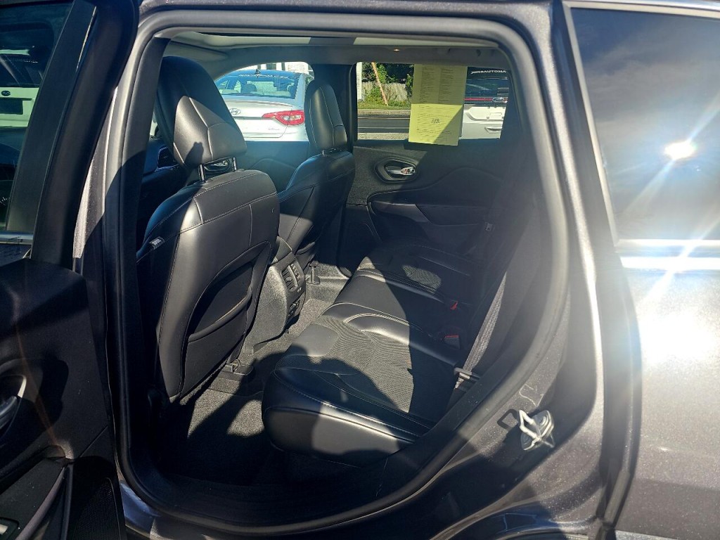 2019 Jeep Cherokee Image 18