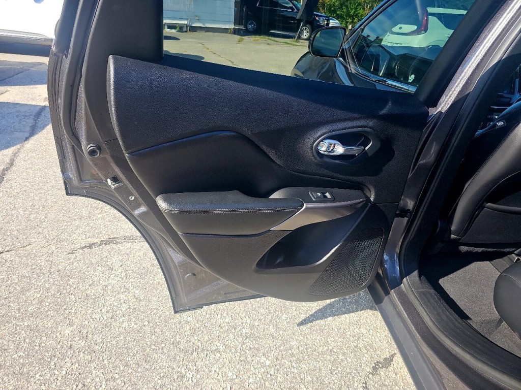2019 Jeep Cherokee Image 19